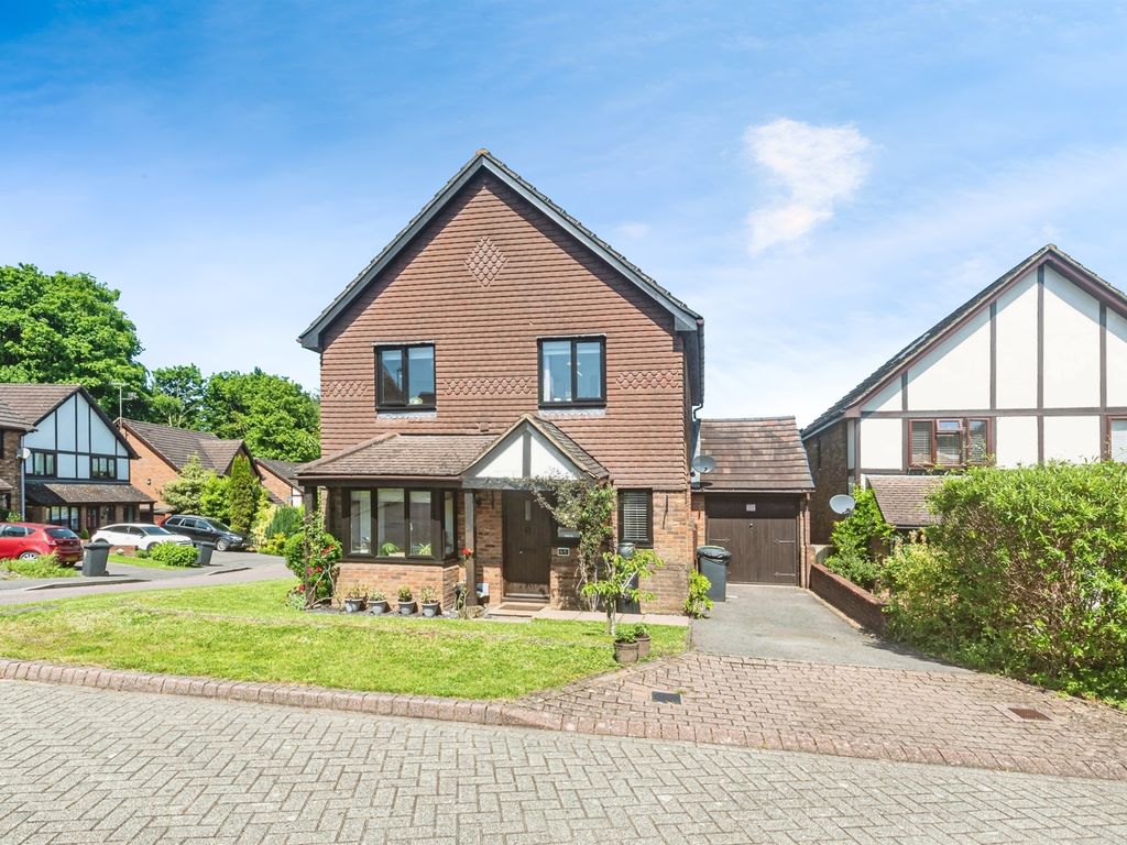 4 bed detached house for sale in Heritage Park, Hatch Warren