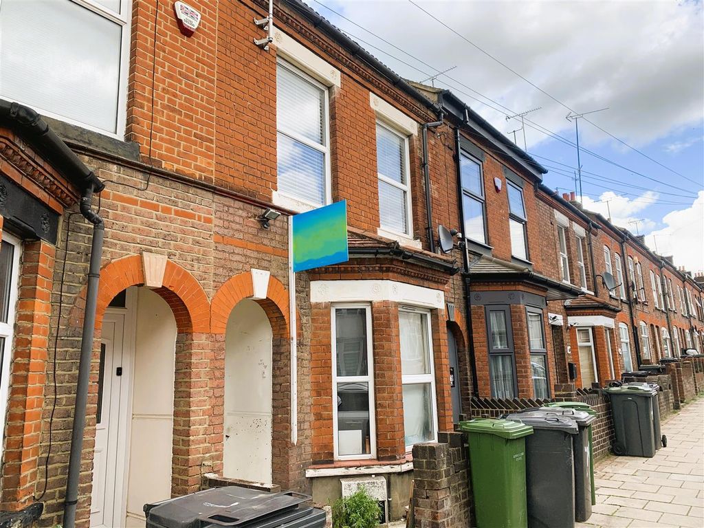 Room to rent in Frederick Street, Luton LU2, £575 pcm Zoopla