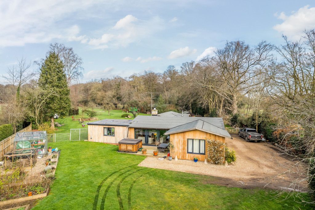 4 bed detached house for sale in Wood Lane, Kidmore End, Reading