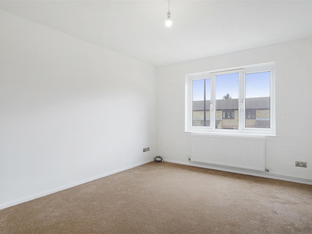 1 bed flat to rent in Larkham Close, Feltham TW13, £1,390 pcm Zoopla
