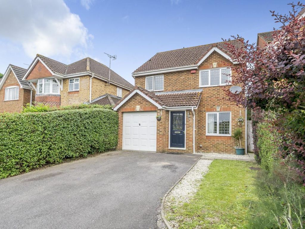 3 bed detached house for sale in Merlin Way, Knightwood Park, Chandler