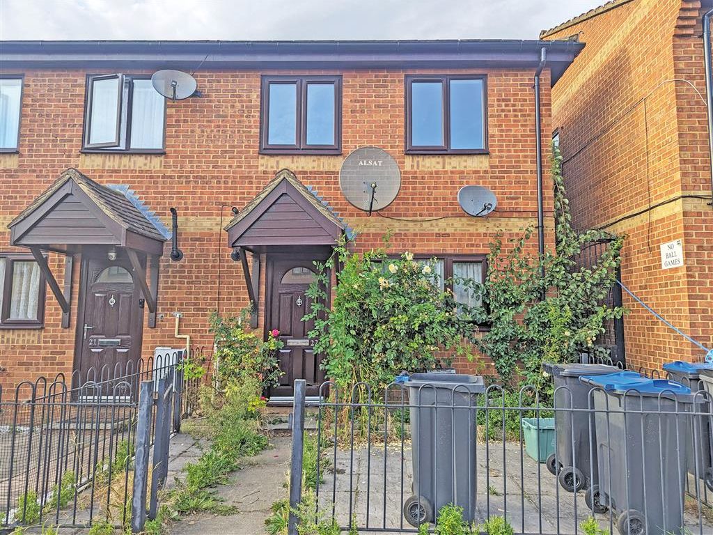 3 bed end terrace house for sale in Brailsford Close, Mitcham CR4, £