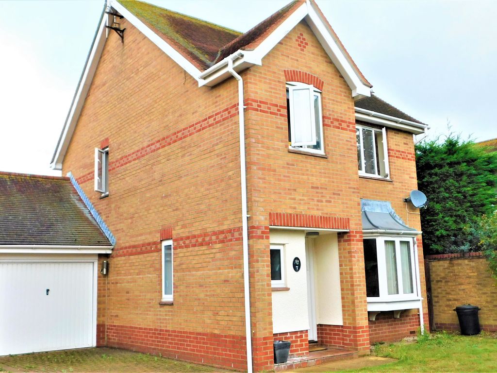 3 bed detached house to rent in Camulus Close, Colchester CO2, £1,650
