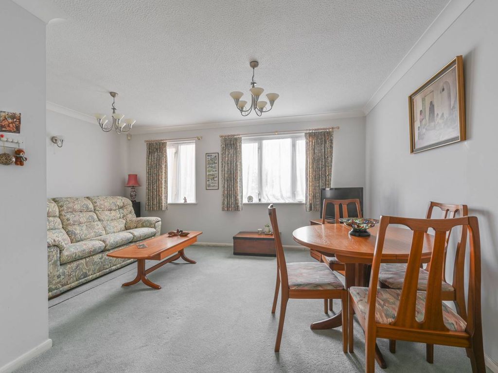 2 bed flat for sale in Uxbridge Road, Pinner HA5 Zoopla