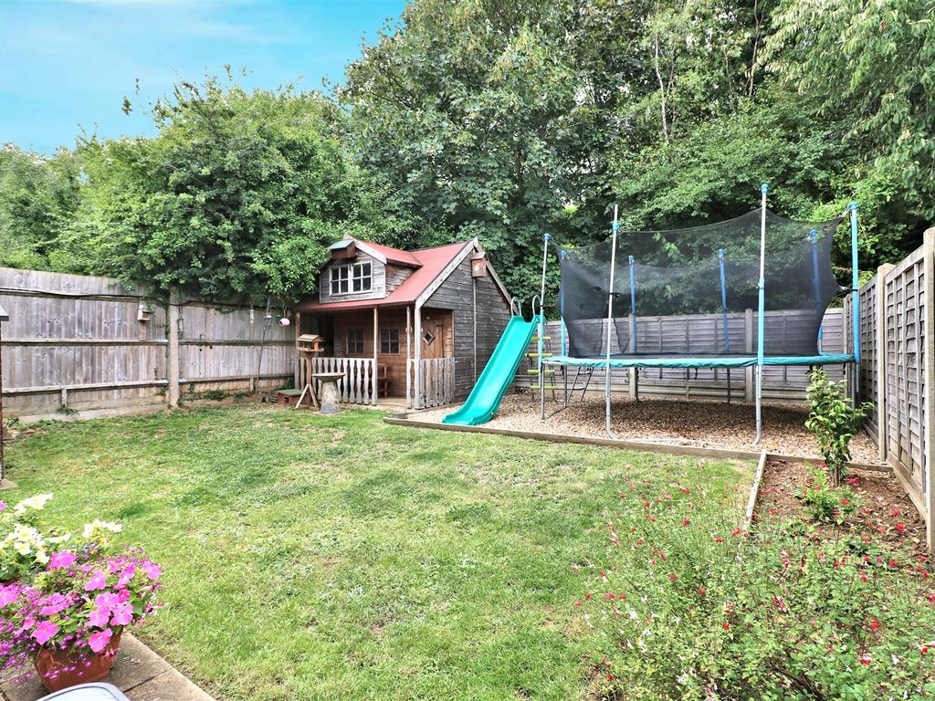 3 bed end terrace house for sale in Millfield, Welwyn Garden City