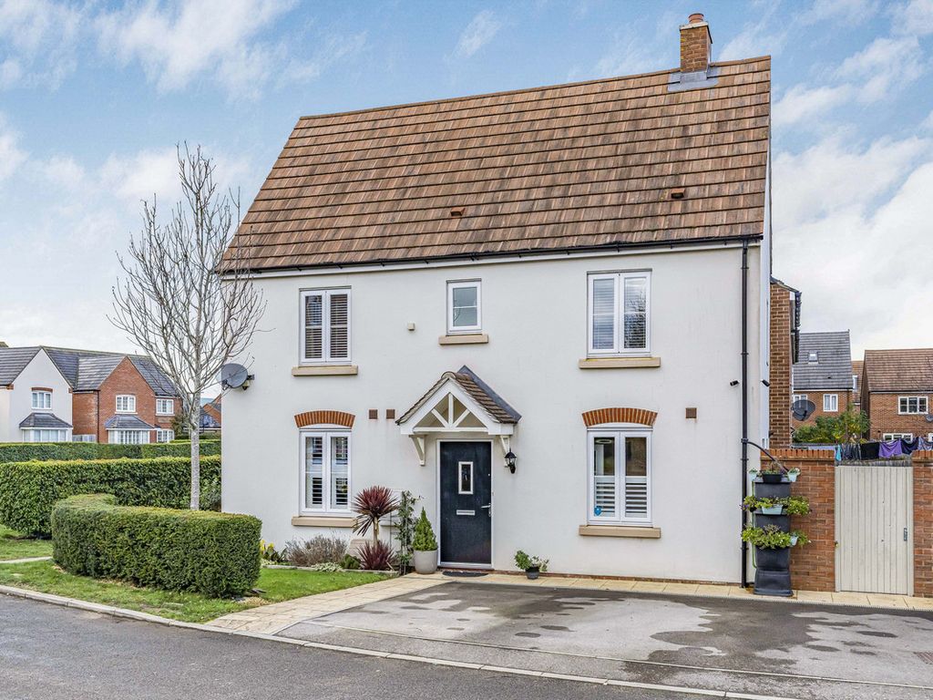 3 bed semidetached house for sale in Roman Fields, Chilton OX11, £