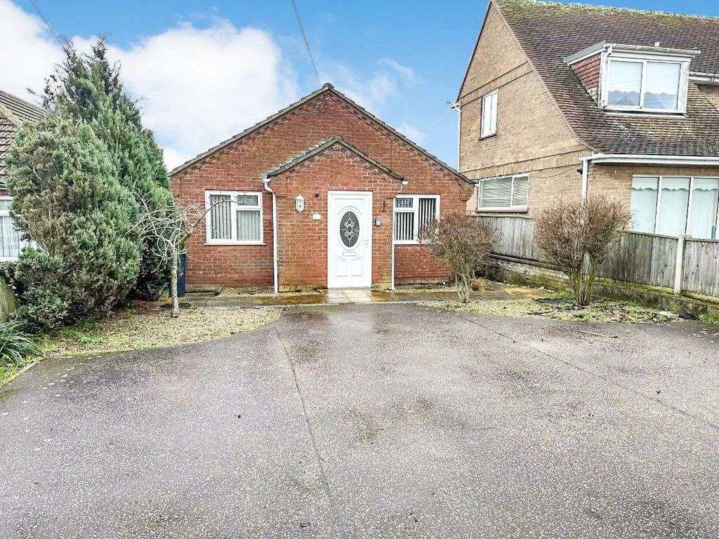 3 bed bungalow to rent in Norwich Road, CaisterOnSea, Great Yarmouth