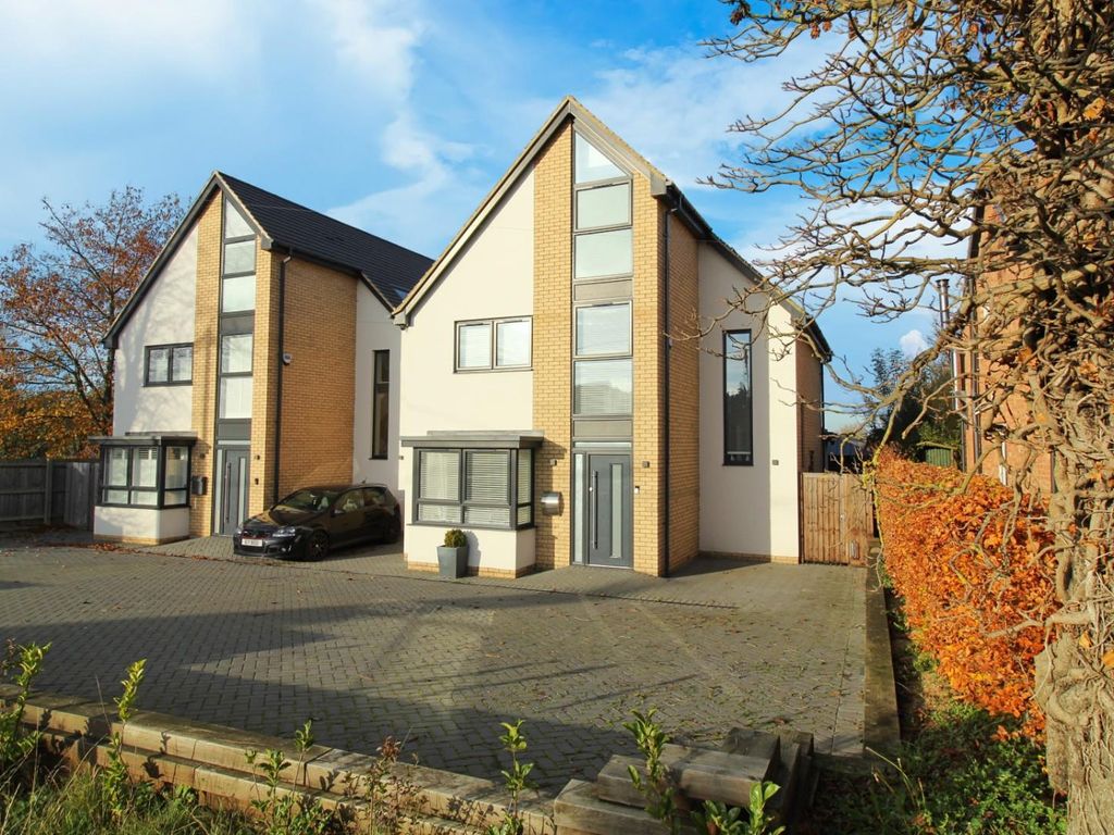 4 bed detached house for sale in Biggleswade Road, Dunton, Biggleswade