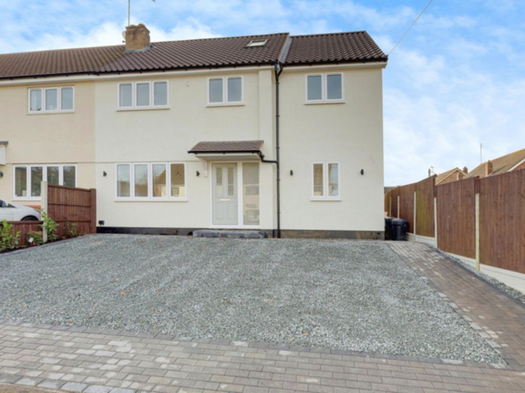 5 bed end terrace house for sale in Birch Close, Rayleigh SS6, £550,000