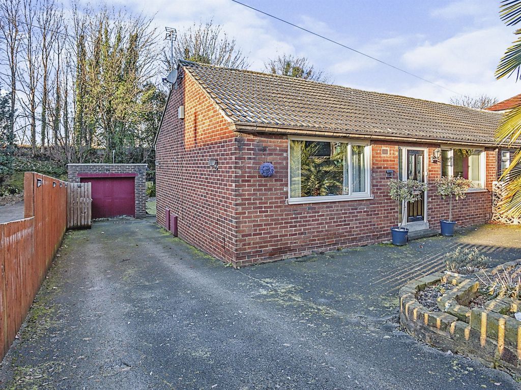 2 bed semidetached bungalow for sale in Cliff Park Avenue, Wakefield