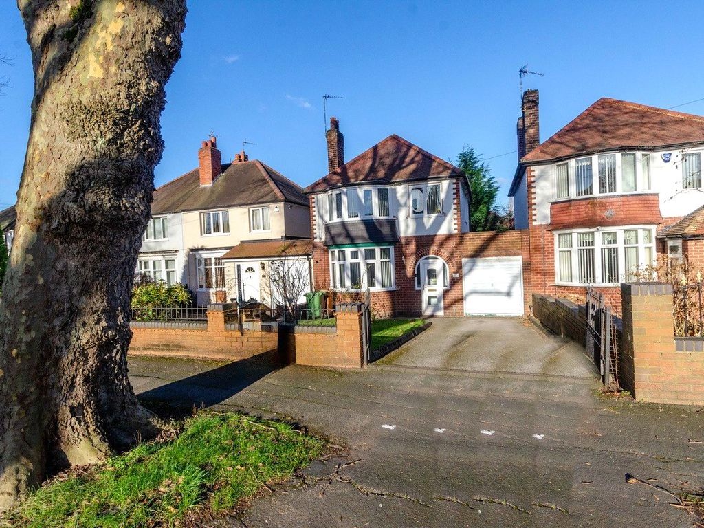 3 bed linkdetached house for sale in Walstead Road, Walsall, West