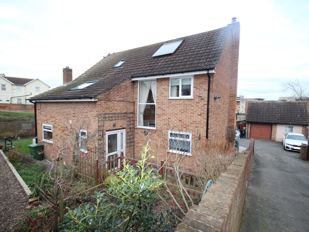 5 bed detached house for sale in Taunton Road, Bridgwater TA6, £485,000