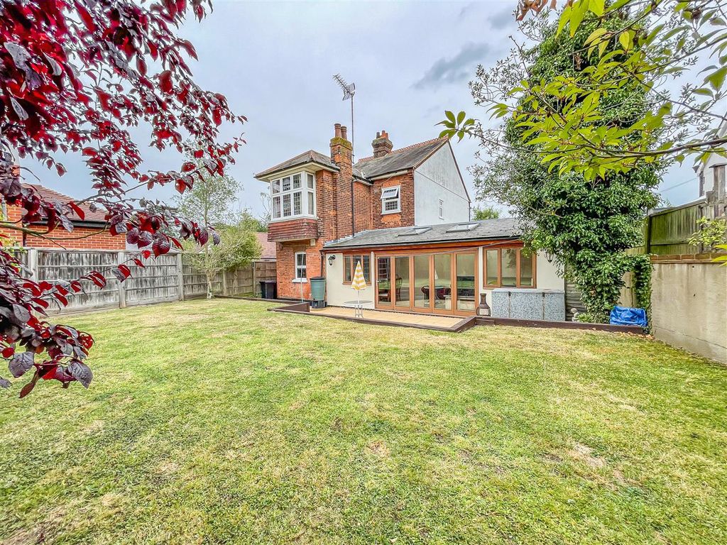 3 bed detached house for sale in High Road, Rayleigh SS6 Zoopla