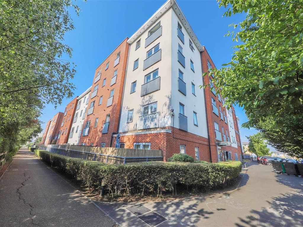 1 bed flat to rent in Harborough House, Taywood Road, Northolt UB5 Zoopla