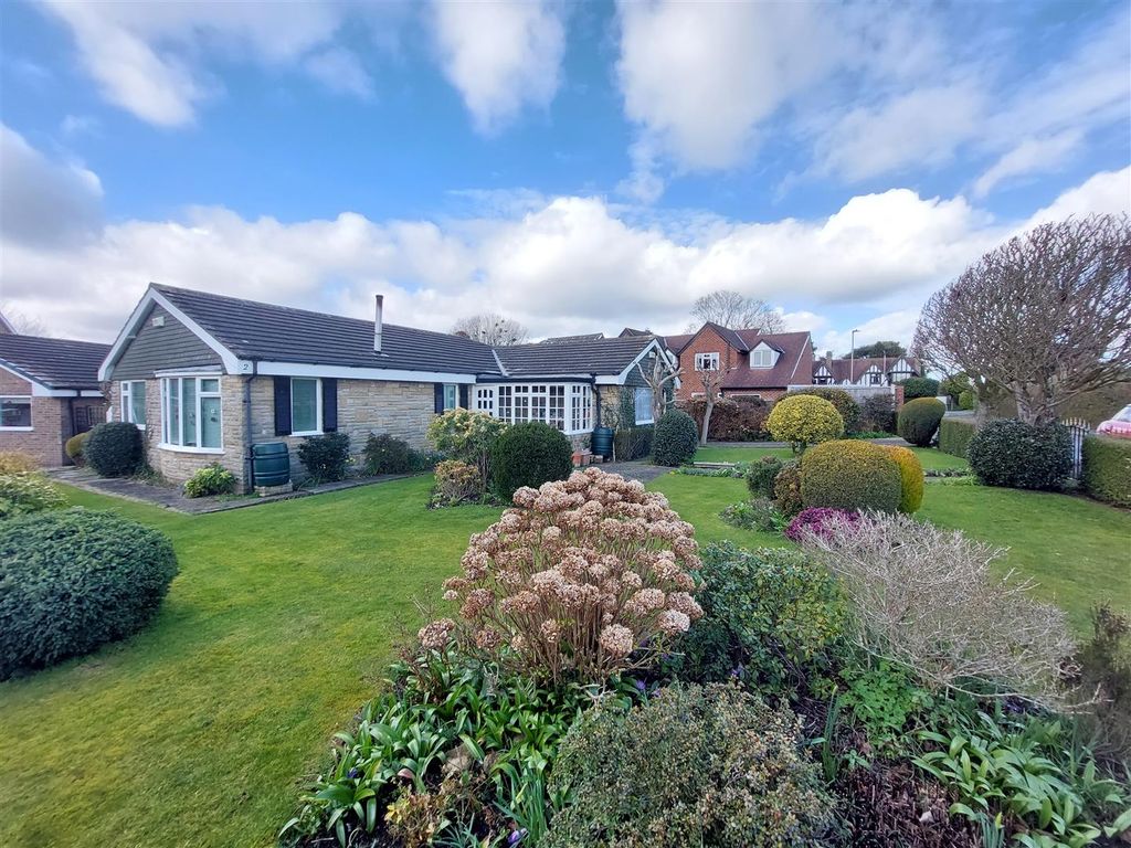 2 bed detached bungalow for sale in Lawrence Grove, Newby, Scarborough