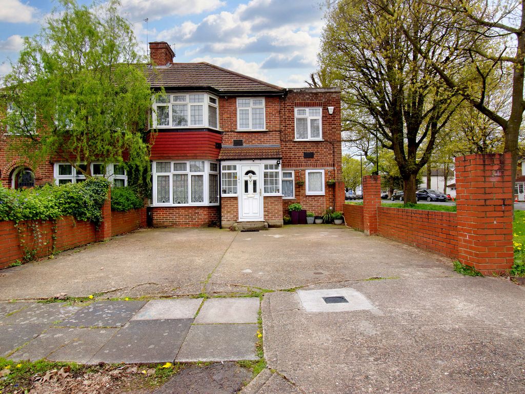 4 bed semidetached house for sale in Avenue Crescent, Hounslow TW5