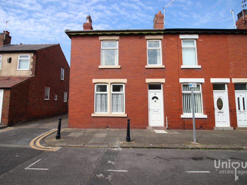 3 bed end terrace house for sale in William Street, Blackpool FY3, £