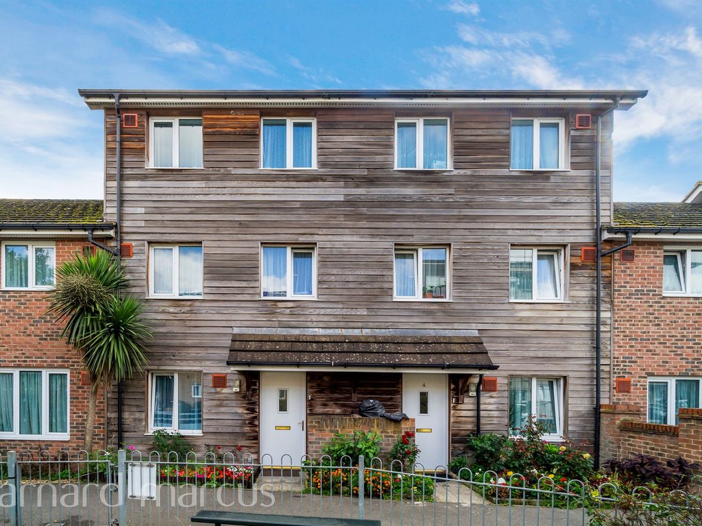 4 bed town house for sale in Vimy Close, Hounslow TW4, £525,000 Zoopla