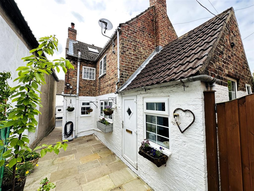 3 bed end terrace house for sale in High Street, Cawood, Selby YO8, £