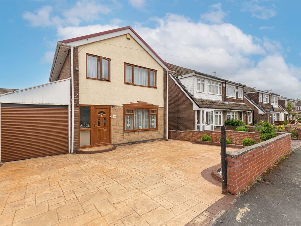 3 bed detached house for sale in Telford Crescent, Leigh WN7, £250,000