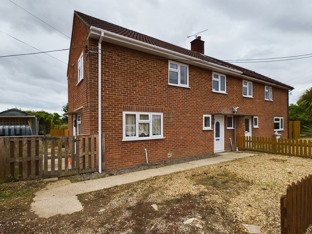 3 bed semidetached house for sale in Park Crescent, Wiggenhall St Mary