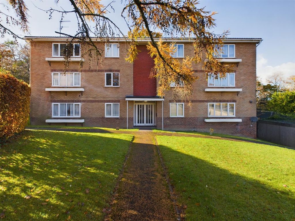 1 bed flat for sale in Road, Crawley RH10, £179,950 Zoopla