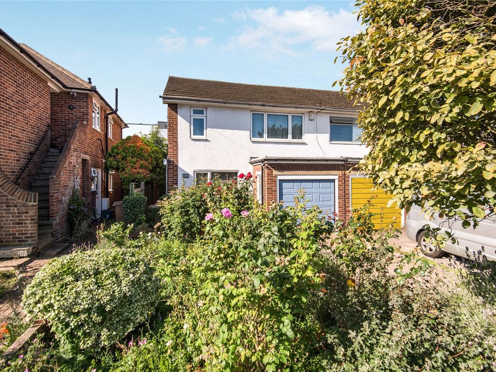3 bed semidetached house for sale in Trafalgar Avenue, Worcester Park