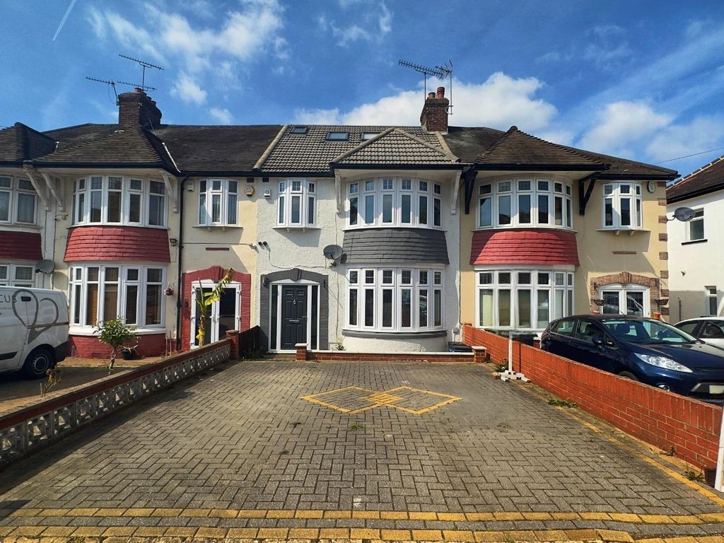 5 bed terraced house for sale in Herent Drive, Clayhall, Ilford IG5