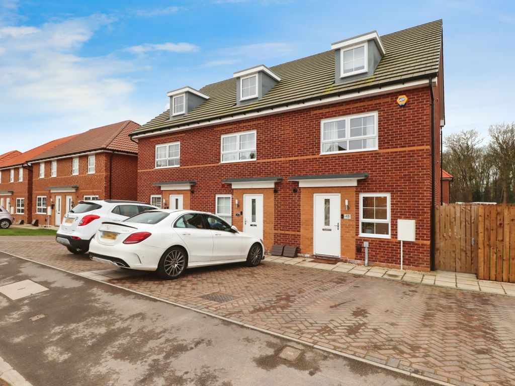 4 bed end terrace house for sale in Oxbow Drive, Wheatley, Doncaster