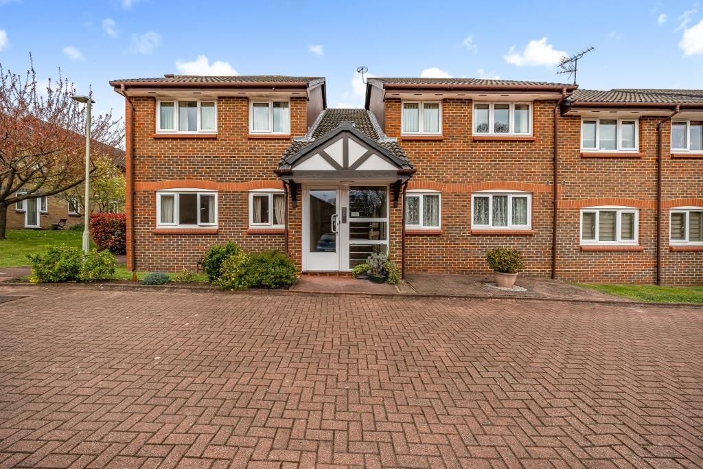 2 bed flat for sale in Wokingham RG40, Zoopla