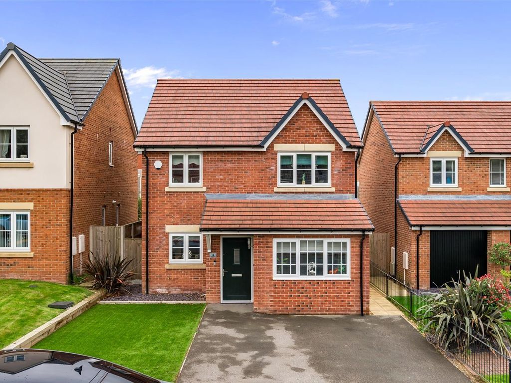 3 bed detached house for sale in Craven Terrace, Pole Lane, Darwen BB3