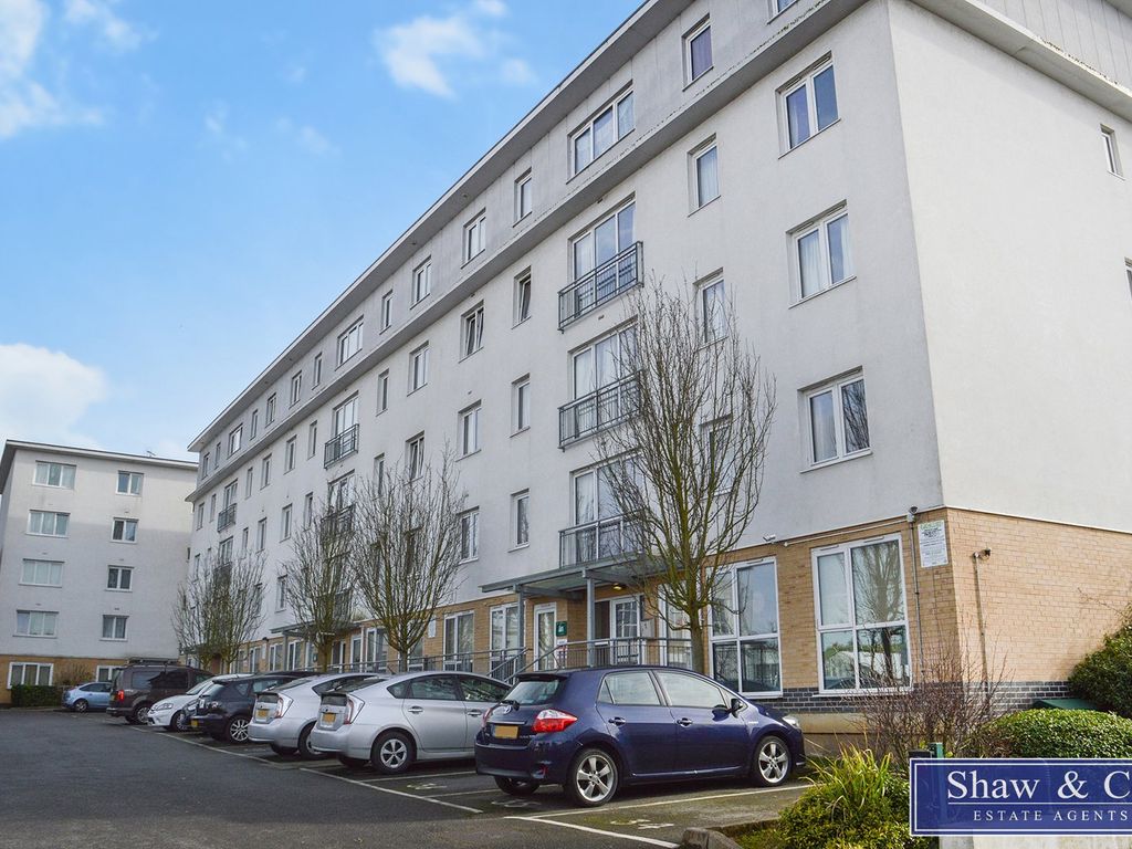 1 bed flat for sale in Canalside Gardens, Southall UB2 Zoopla