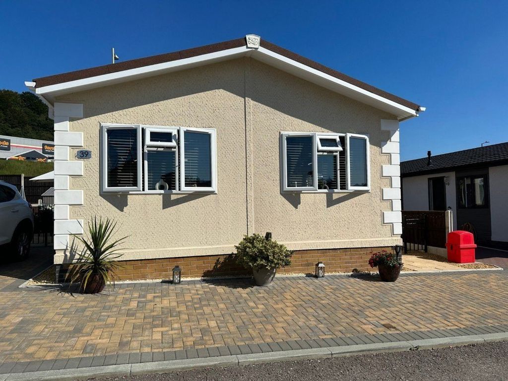 2 bed bungalow for sale in Upper Boat, Pontypridd CF37, £190,000 Zoopla