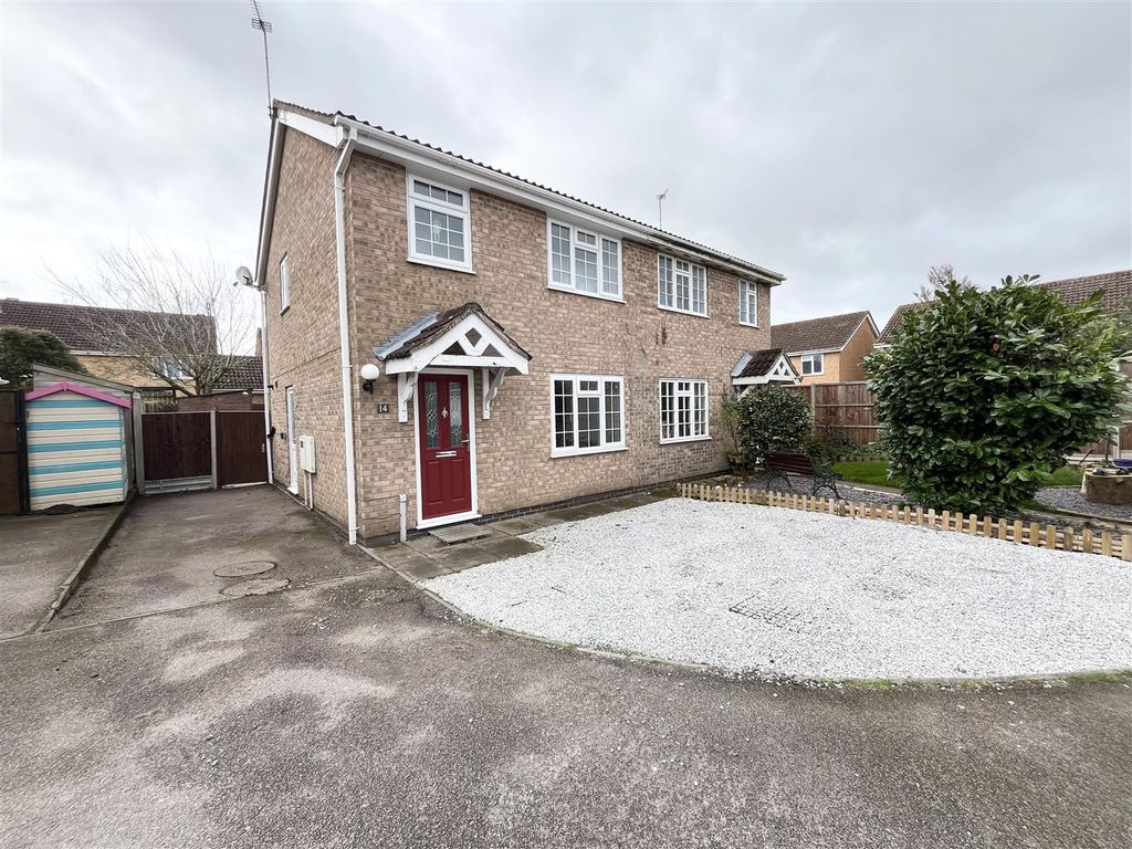 3 bed semidetached house for sale in Pawley Close, Whetstone