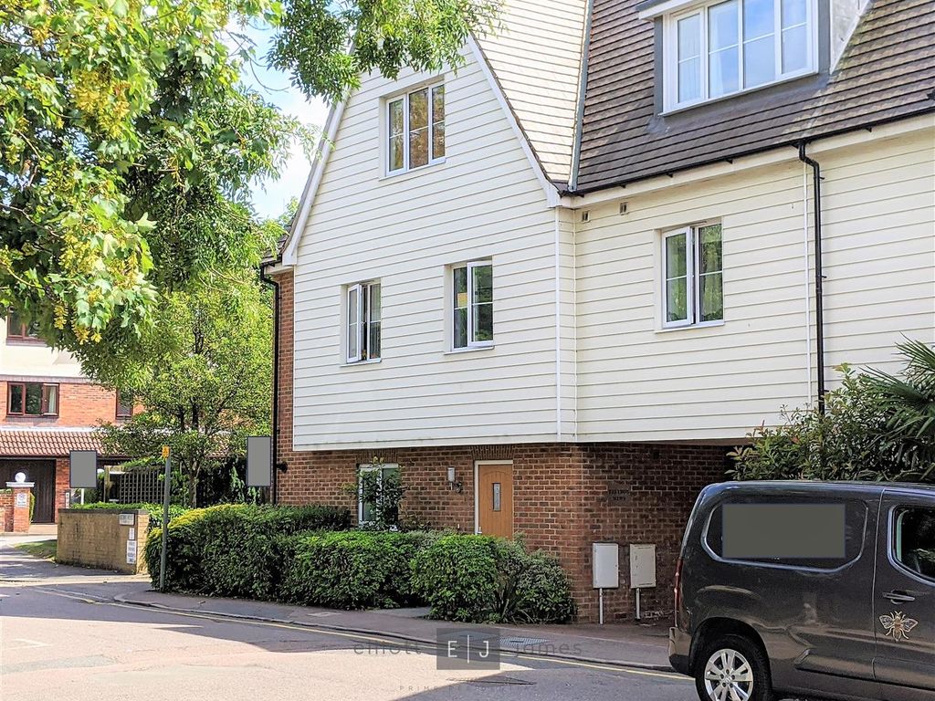 2 bed flat to rent in Station Approach, Theydon Bois, Epping CM16 Zoopla