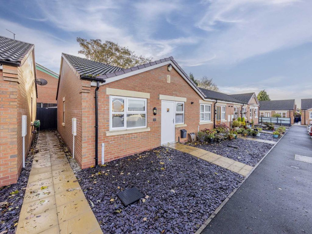 2 bed semidetached bungalow for sale in Gordans Court Locketts Lane