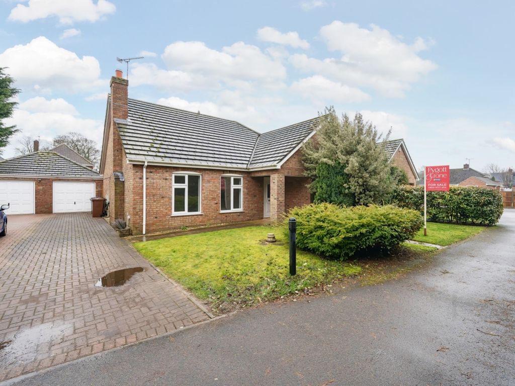 3 bed bungalow for sale in Perry Court, Bracebridge Heath, Lincoln