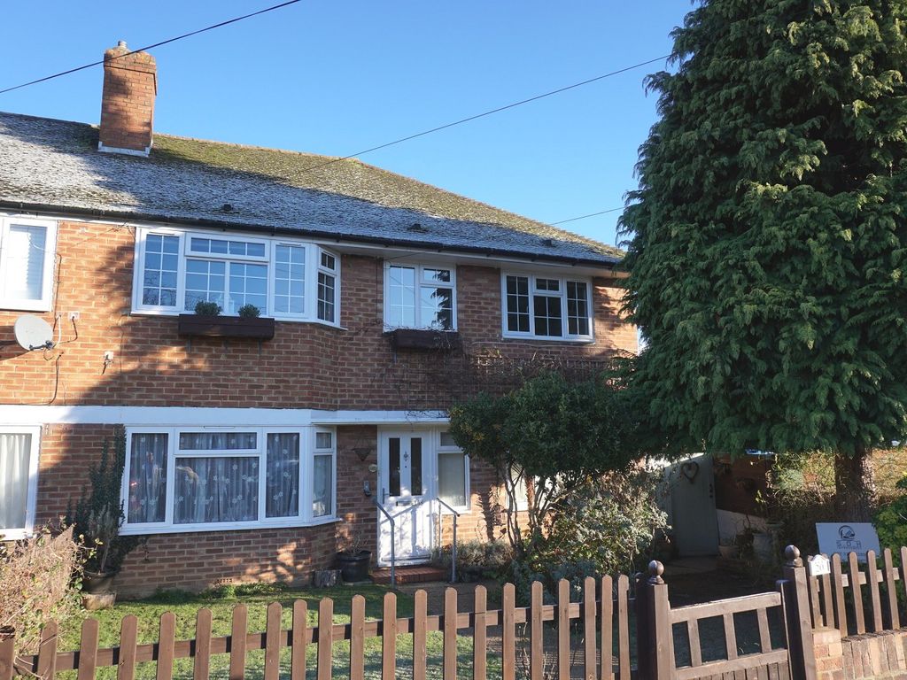 2 bed for sale in Bransby Road, Chessington, Surrey. KT9