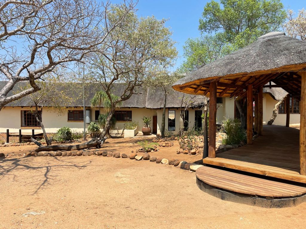 4 bed lodge for sale in 50 Ndlovumzi Nature Reserve, 50 Ndlovumzi
