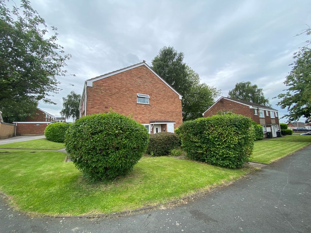 2 bed flat to rent in Apperley Way, Halesowen B63, £850 pcm Zoopla