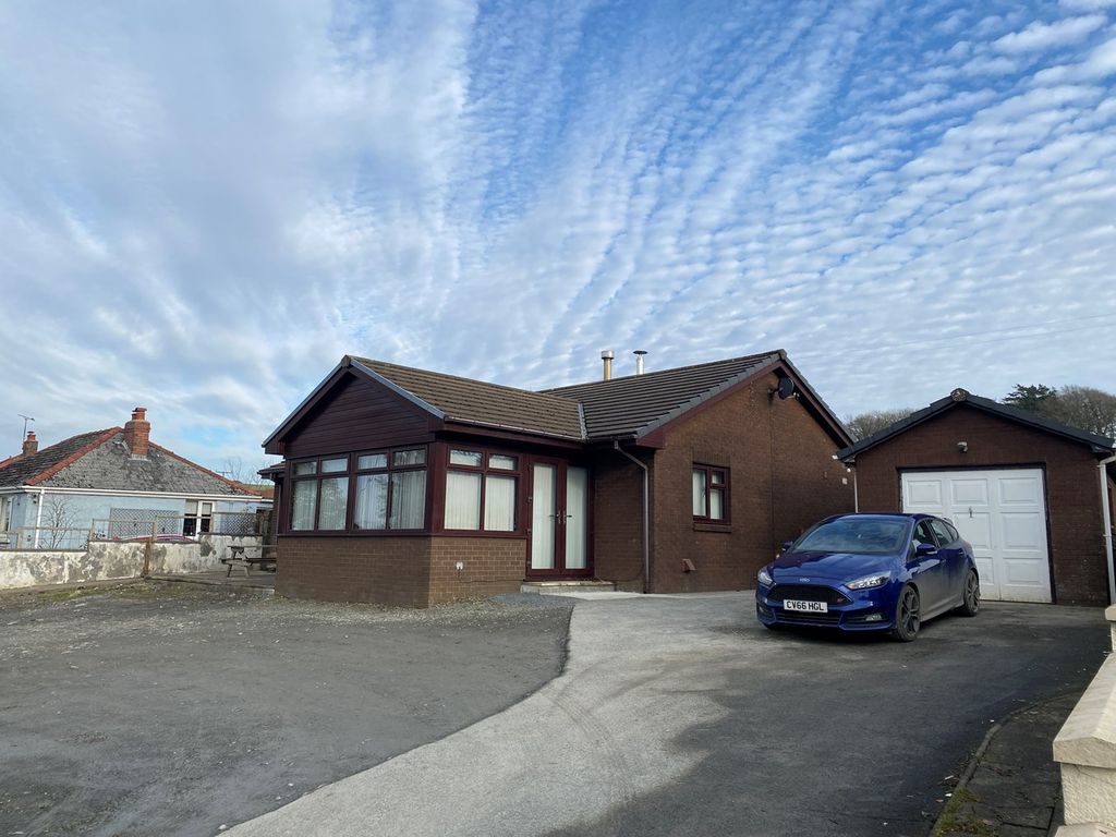 3 bed detached bungalow for sale in Llanllwni, Llanybydder SA40 Zoopla