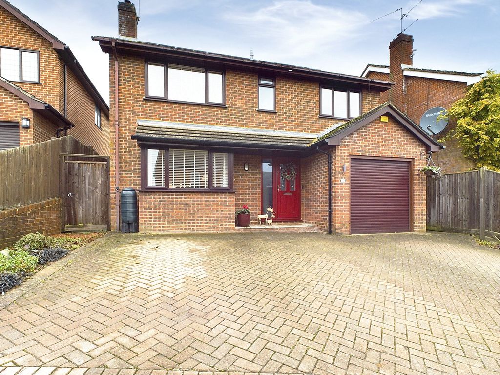 6 bed detached house for sale in Rose Hill, Binfield, Berkshire RG42, £