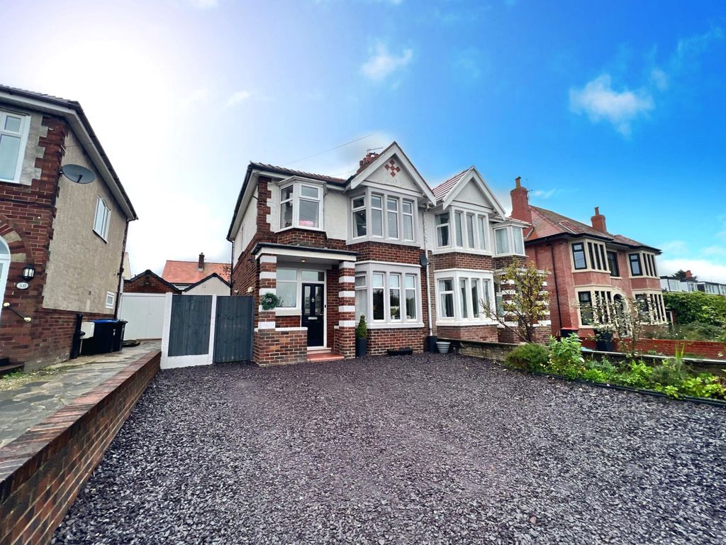 4 bed semidetached house for sale in Garstang Road East, PoultonLe