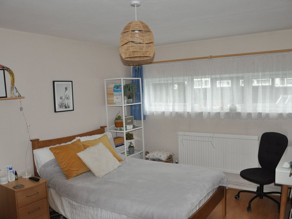 Tennyson Road, London, London W7  