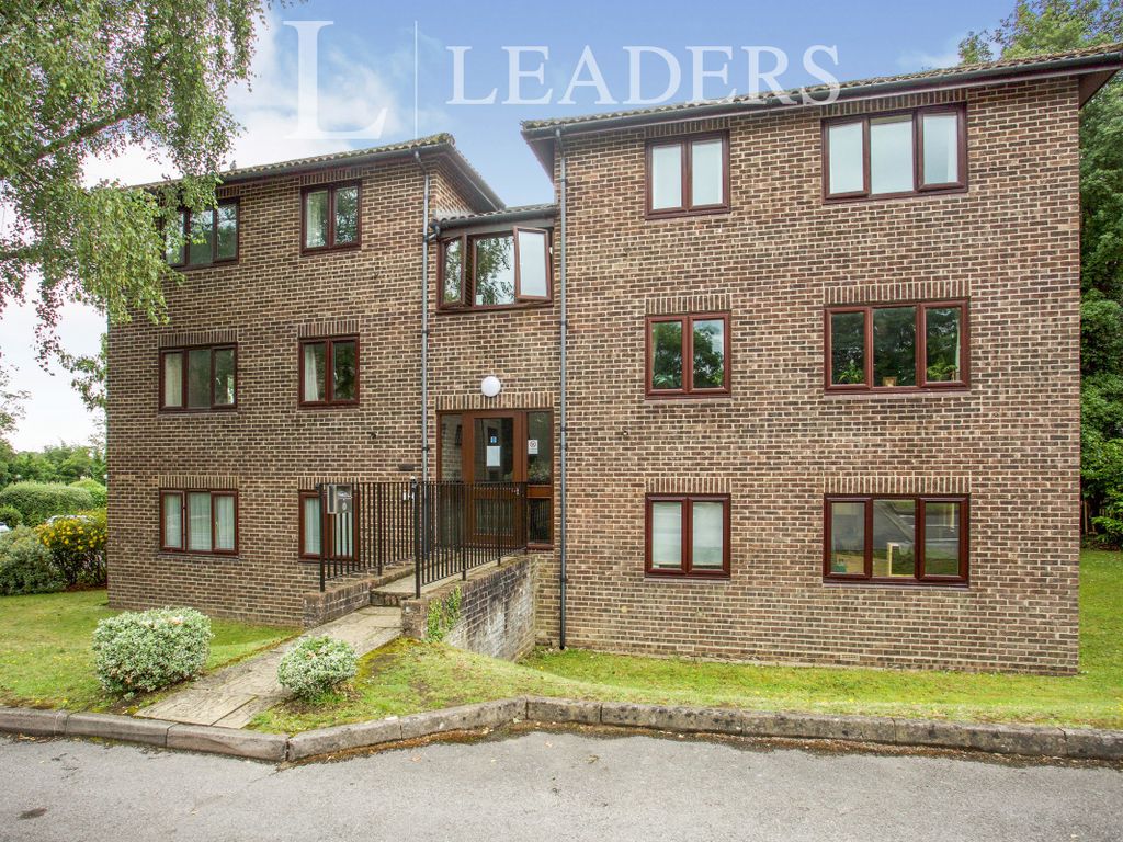1 bed flat to rent in Calluna Court, Woking GU22 Zoopla