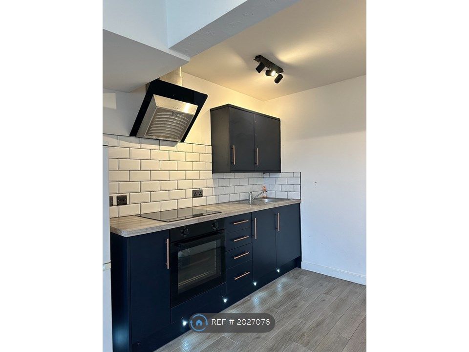 1 bed flat to rent in Banstead Terrace East, Leeds LS8, £725 pcm Zoopla