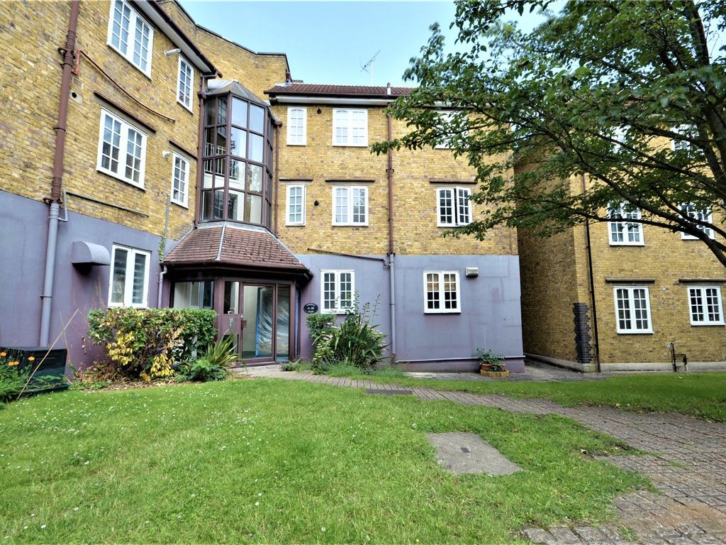 2 bed flat to rent in Bridge Park, Frogmore, Wandsworth SW18 Zoopla