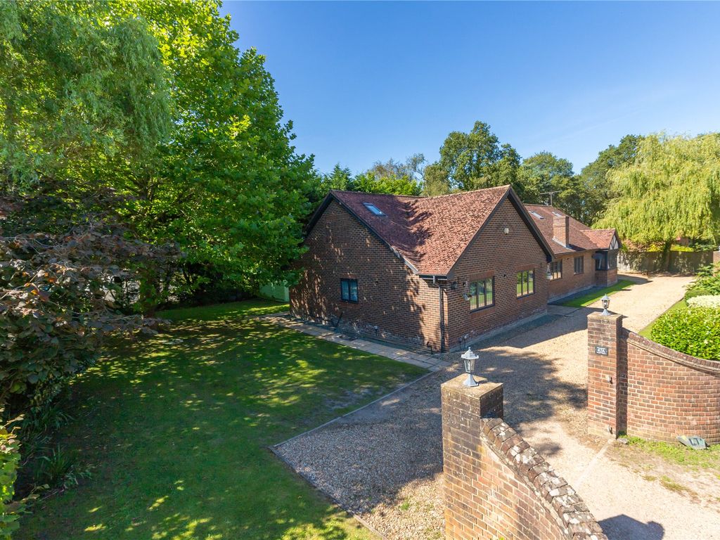 6 bed detached house for sale in Nine Mile Ride, Finchampstead