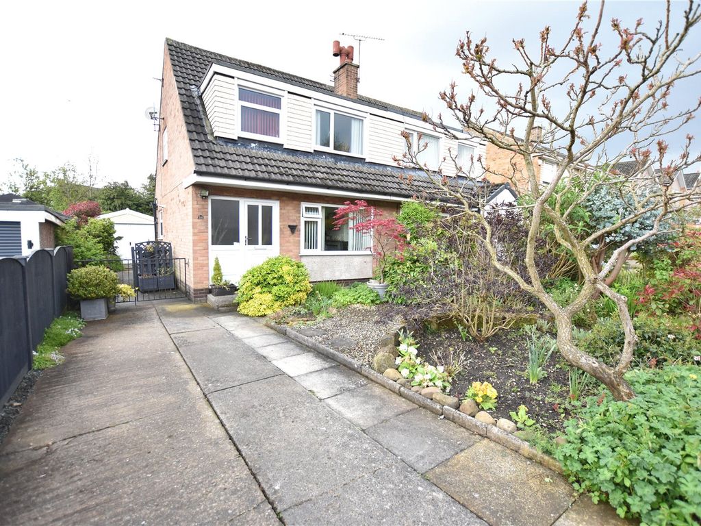 3 bed semidetached house for sale in The Approach, Scholes, Leeds