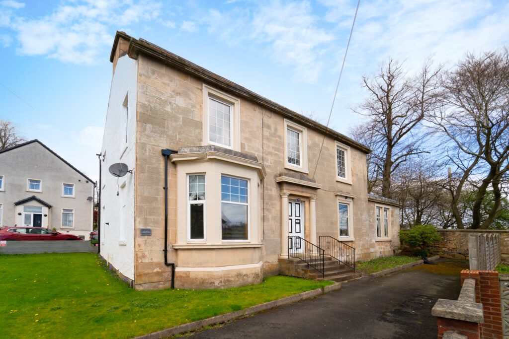 2 bed flat for sale in Crow Road, Glasgow G11, £249,995 Zoopla